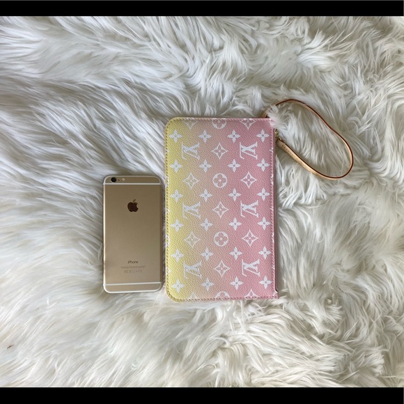 β¨πLouis Vuittonπβ¨ Neverfull Pouch By the Pool Light Pink & Yellow - Picture 12 of 12